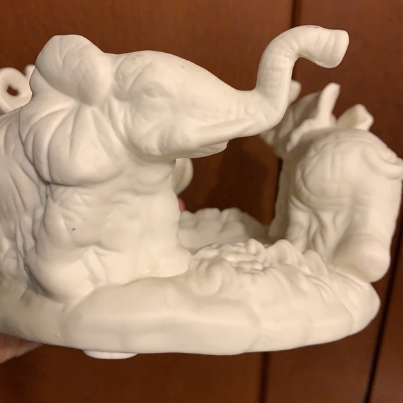 SALE!! Circle of friends elephant candle holder 3 different trunks - Picture 9 of 16